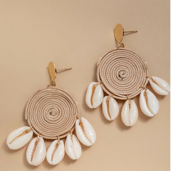 Francesca’s Sally Raffia Shell Drop Earrings - Picture 3 of 3
